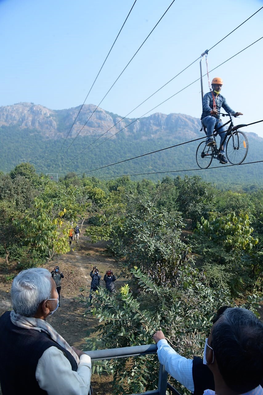 राजगीर हे गौतम बुद्धांचा ऐतिहासिक वारसा असणारं शहर म्हणून लोकप्रिय असून हे एक आंतरराष्ट्रीय पर्यटनस्थळही आहे. या ठिकाणी निसर्ग दर्शन आणि रोप वे सायकलिंगसारख्या गोष्टींचीही निर्मिती करण्यात आली आहे.