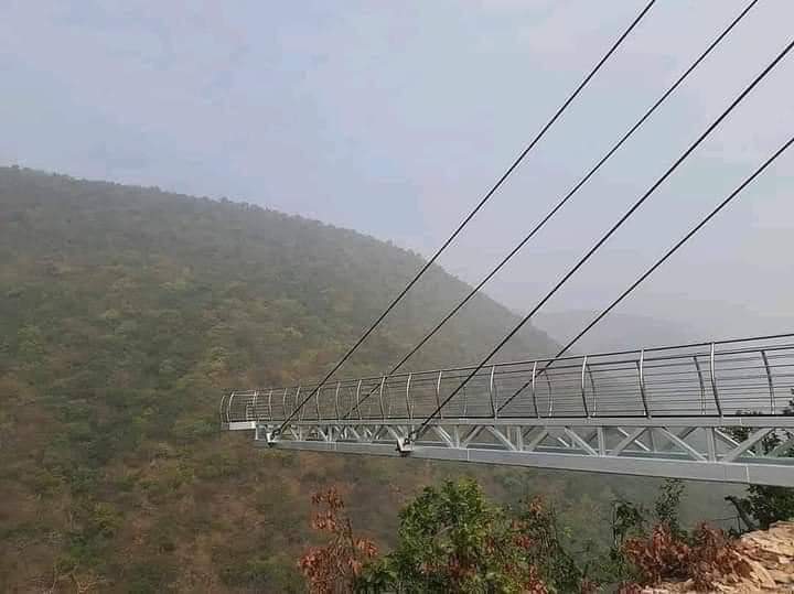 राजगीरमधील हा ग्लास ब्रिज २०० फूट उंच असून ८५ फूट लांब तर ६ फूट रुंद असणार आहे.