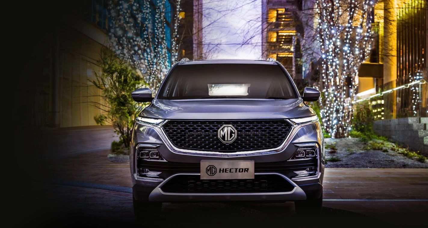 7 सीटर MG Hector Plus इंजिन :एमजी मोटर्सने भारतात 6 सीटर Hector Plus जुलै 2020 मध्ये लाँच केली होती. आता कंपनीने हेक्टर प्लस 7 सीटर देखील लाँच केली आहे. 7 सीटर MG Hector Plus मध्ये 2.0 लिटर टर्बो डिझेल इंजिन आणि 1.5 लिटर पेट्रोल इंजिन आहे. पेट्रोल इंजिनसोबत मॅन्यूअल आणि 48-V माइल्ड हायब्रिड मॅन्यूअल ट्रान्समिशन सिस्टिम आहे. तर, डिझेल इंजिनसोबत केवळ मॅन्यूअल गिअरबॉक्स मिळेल.