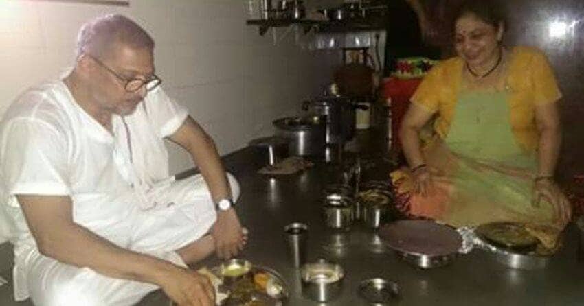 नाना पाटेकर आपला बहुतांश वेळ या फार्महाउसवरच राहतात.