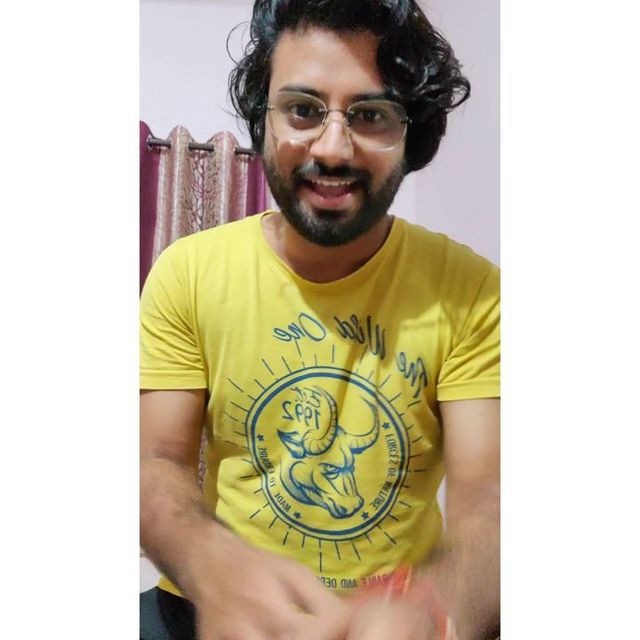 वडिल शिक्षक असल्यामुळे संचितनेही शिक्षक व्हावं अशी त्यांची इच्छा होती.