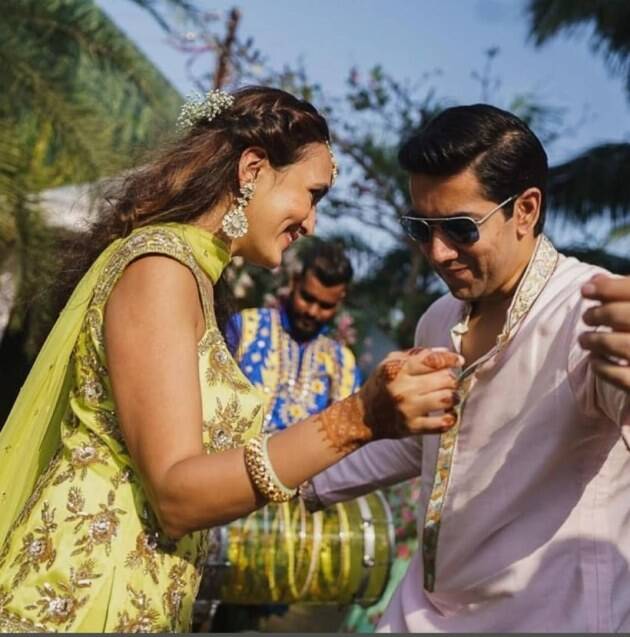 लग्नात रोहित आणि वहिनी जान्हवी नृत्य करतानाचा एक क्षण. (Photo: niyara_dvn/Instagram)