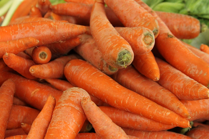 गाजरामध्ये तंतूमय पदार्थ जास्त असल्याने पचनशक्ती सुधारण्यास मदत होते.