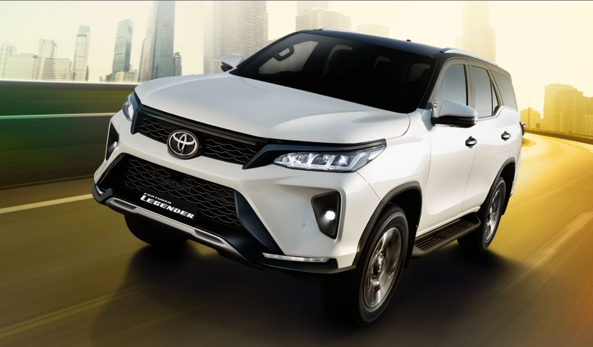 Fortuner Legender किंमत : फॉर्च्यूनर लिजेंडर 4x2 ऑटोमॅटिक ट्रान्समिशनची एक्स-शोरुम किंमत 37.58 लाख रुपये आहे.