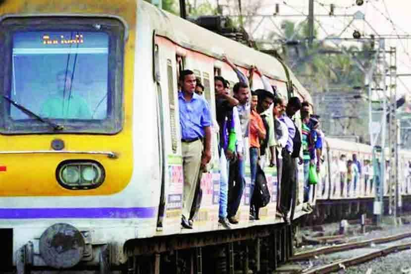 लोकल सेवा सुरु करण्यात आली तेव्हा दोन आठवड्यांनी पुन्हा एकदा फेरआढावा घेण्याचा निर्णय घेण्यात आला होता. त्यानुसार आता २१ किंवा २२ फेब्रुवारीला आढावा घेतला जाणार असल्याची माहिती मुंबई पालिकेचे अतिरिक्त आयुक्त सुरेश काकाणी यांनी प्रसारमाध्यमांशी बोलताना दिली आहे.