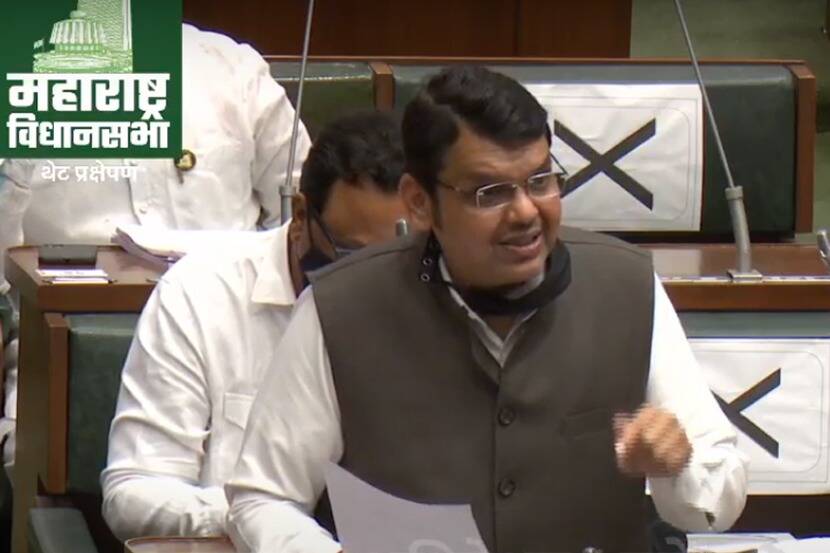 मला क्रिकेट खेळायला खूप आवडतं. ‪गोलंदाजीपेक्षा फलंदाजी अधिक आवडते, असं या फटकेबाजीनंतर प्रसारमाध्यमांशी बोलताना फडणवीसांना सांगितलं.