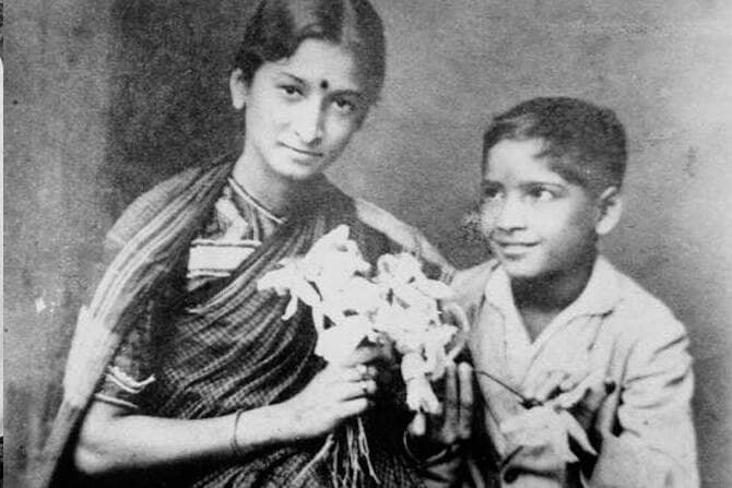 दुर्गाबाई कामत : दुर्गाबाई कामत या पहिल्या भारतीय महिला अभिनेत्री होत्या.