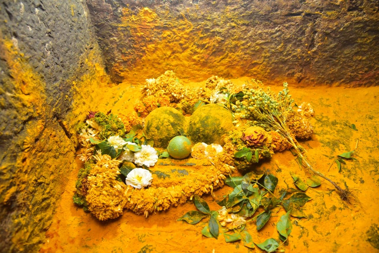 खंडोबाच्या मुख्य उत्सवापैकी महाशिवरात्रीला वेगळे महत्व आहे.त्रिलोकातील दर्शनाचा लाभ यावेळी घेता येतो. मंदिराच्या शिखरातील शिवलिंगाला स्वर्गलोक तर मुख्य मंदिरातील स्वयंभूलिंगाला भूलोक व गाभार्‍यातील भुगर्भात असलेल्या शिवलिंगाला पाताळलोक समजले जाते. (जेजुरी मुख्य मंदिरात असलेले पाताळातील शिवलिंग)