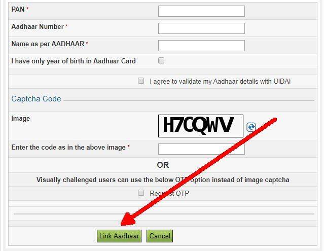१०. आता शेवटी तुमचं आधार लिंक करण्यासाठी Link AADHAAR या बॉक्सवर क्लिक करा. त्यानंतर तुमची पॅन-आधार जोडणी प्रक्रिया पूर्ण होईल.
