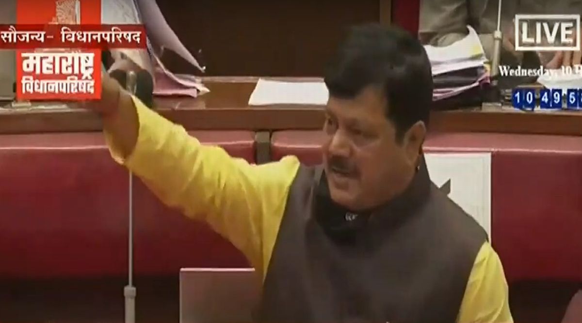 "मनसुख हिरेन प्रकरणात ज्या गोष्टी उपलब्ध आहेत त्या नष्ट करण्यासाठी सरकार संधी देत आहे," असा आरोप प्रवीण दरेकर यांनी केला.