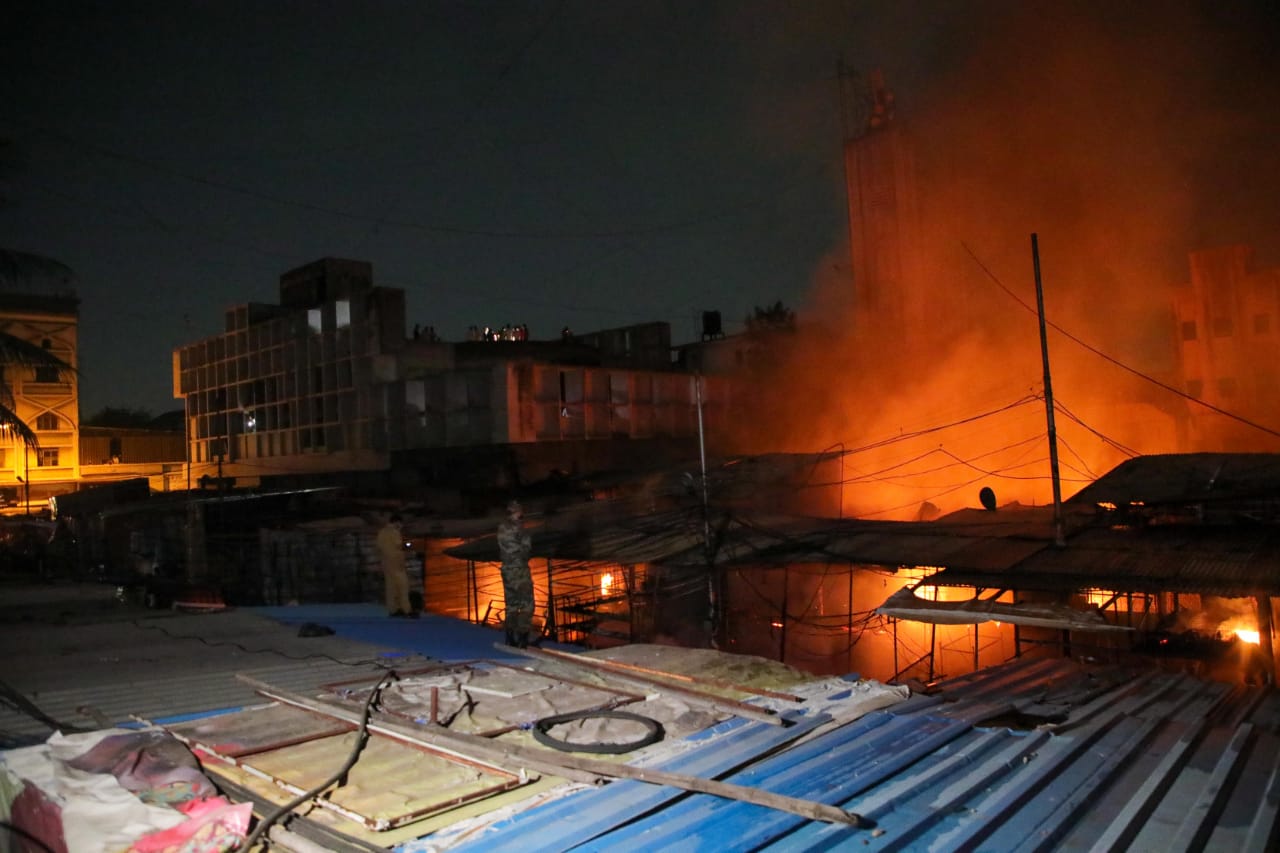 Pune Fire at MG road Fashion Street in Camp Area