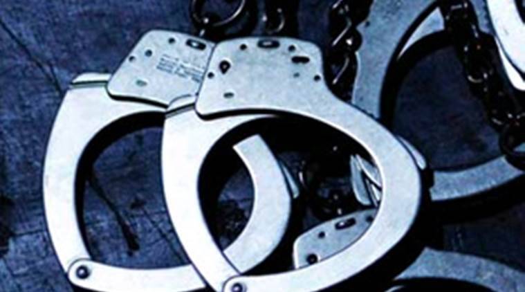 टाळेबंदीच्या काळात या तीन तरुणांनी कोट्यवधी रुपये कमावले. हे प्रकरण समोर आल्यानंतर पोलिसांनी तिघांना बेड्या ठोकल्या. यापैकी एक तरुण २००८ मध्ये ठाणे जिल्ह्यातून दहावीत पहिला आला होता. सध्या तो शिक्षक आहे. (सर्व छायाचित्रं संग्रहित असून, प्रातिनिधीक स्वरूपात घेण्यात आलेली आहेत/लोकसत्ता/इंडियन एक्स्प्रेस)