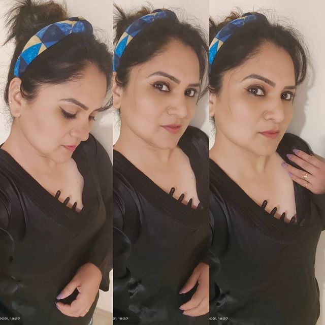 झी मराठी वाहिनीवरील 'लागिरं झालं जी' या मालिकेत शितलीच्या काकीची भूमिका अभिनेत्री मंजुषा खेत्रीने साकरली होती.