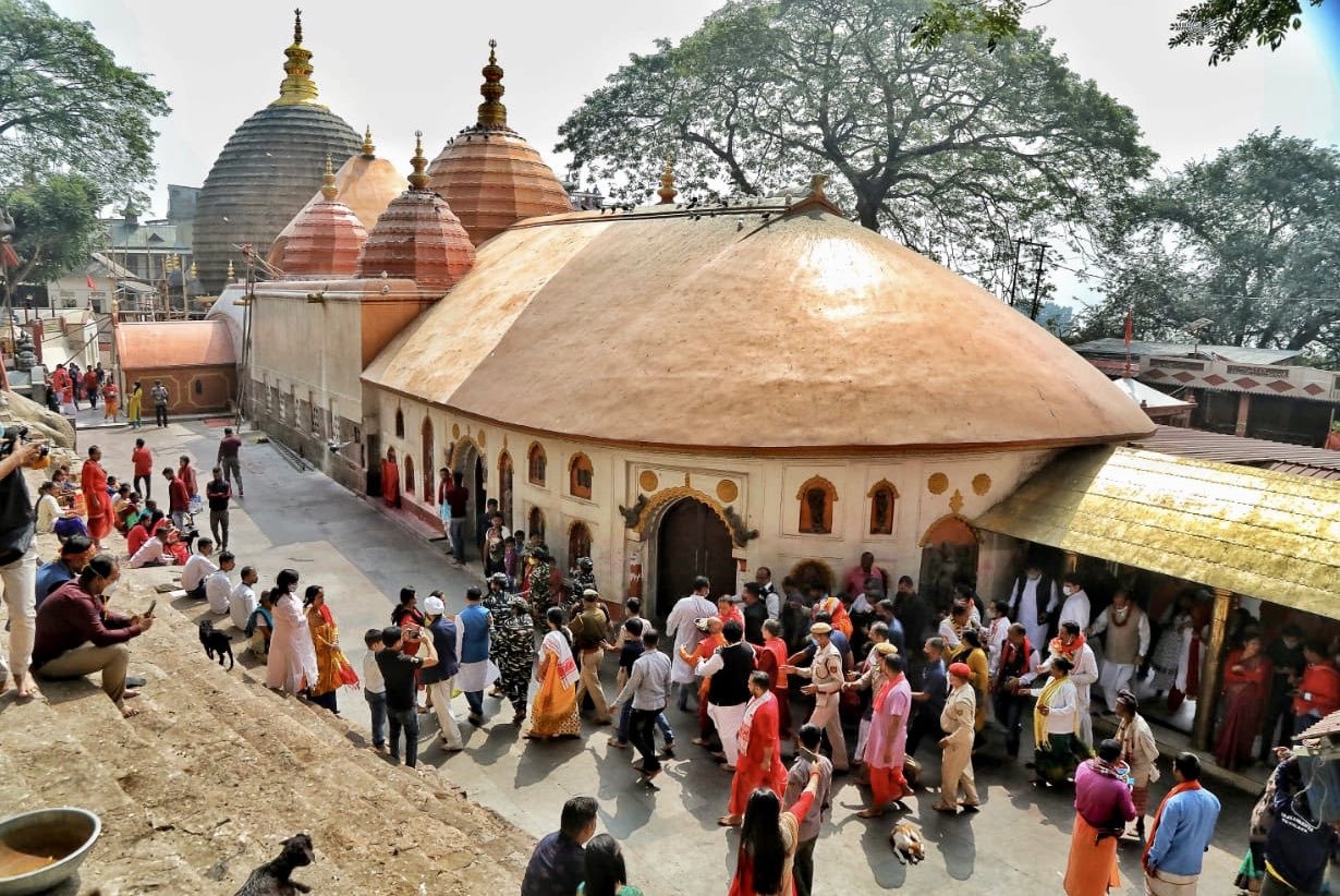 प्रियंका यांच्या भेटीच्या पार्श्वभूमीवर कामाख्या मंदिरामध्ये सुरक्षा व्यवस्था वाढवण्यात आली होती.