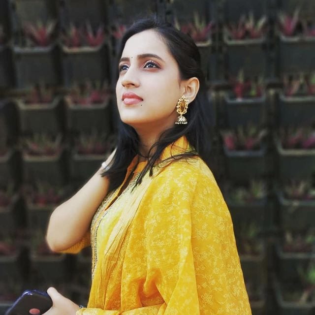 तिला ‘संगीत संशय कल्लोळ’ हे नाटक मिळालं.