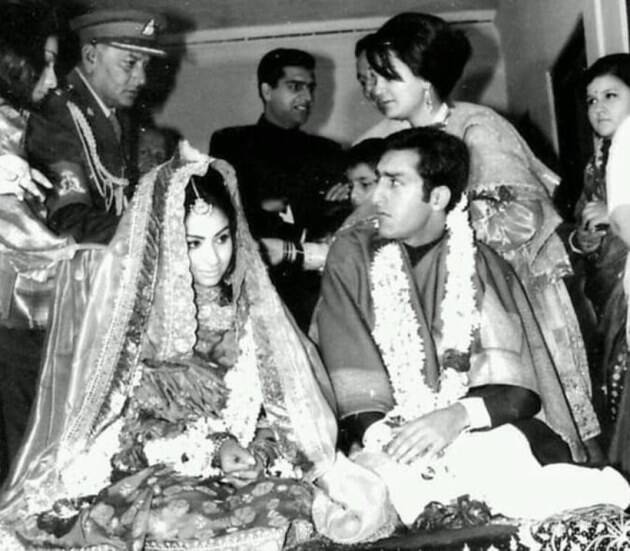 शर्मिला टागोर आणि मन्सूर अली खान पतौडी यांच्या लग्नातला एक फोटो.