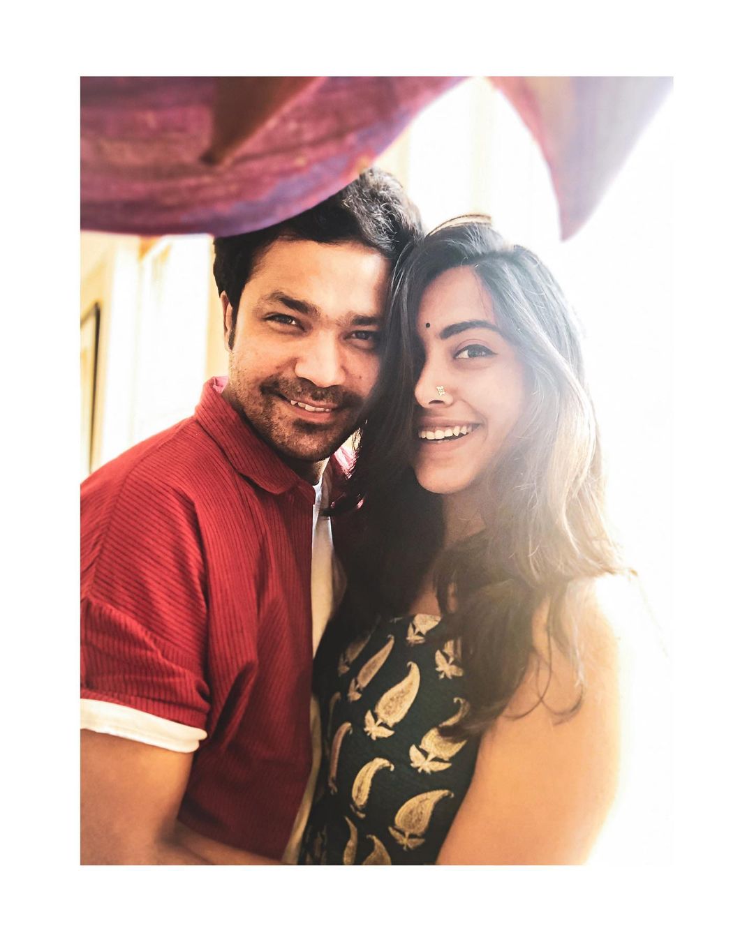 सोशल मीडियावर सक्रिय असणारी ही जोडी नेहमीच एकमेकांसोबतचे फोटो पोस्ट करत असते.