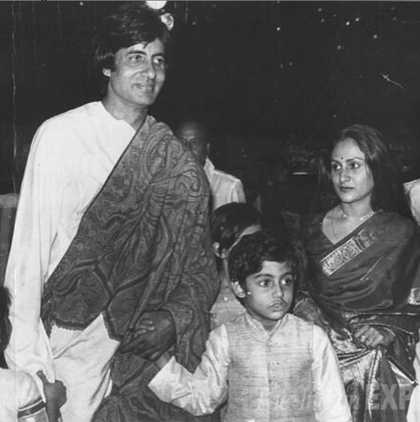 आई वडील जया आणि अमिताभ बच्चन यांच्यासोबत अभिषेक (सौजन्यः अभिषेक बच्चन इन्स्टाग्राम)