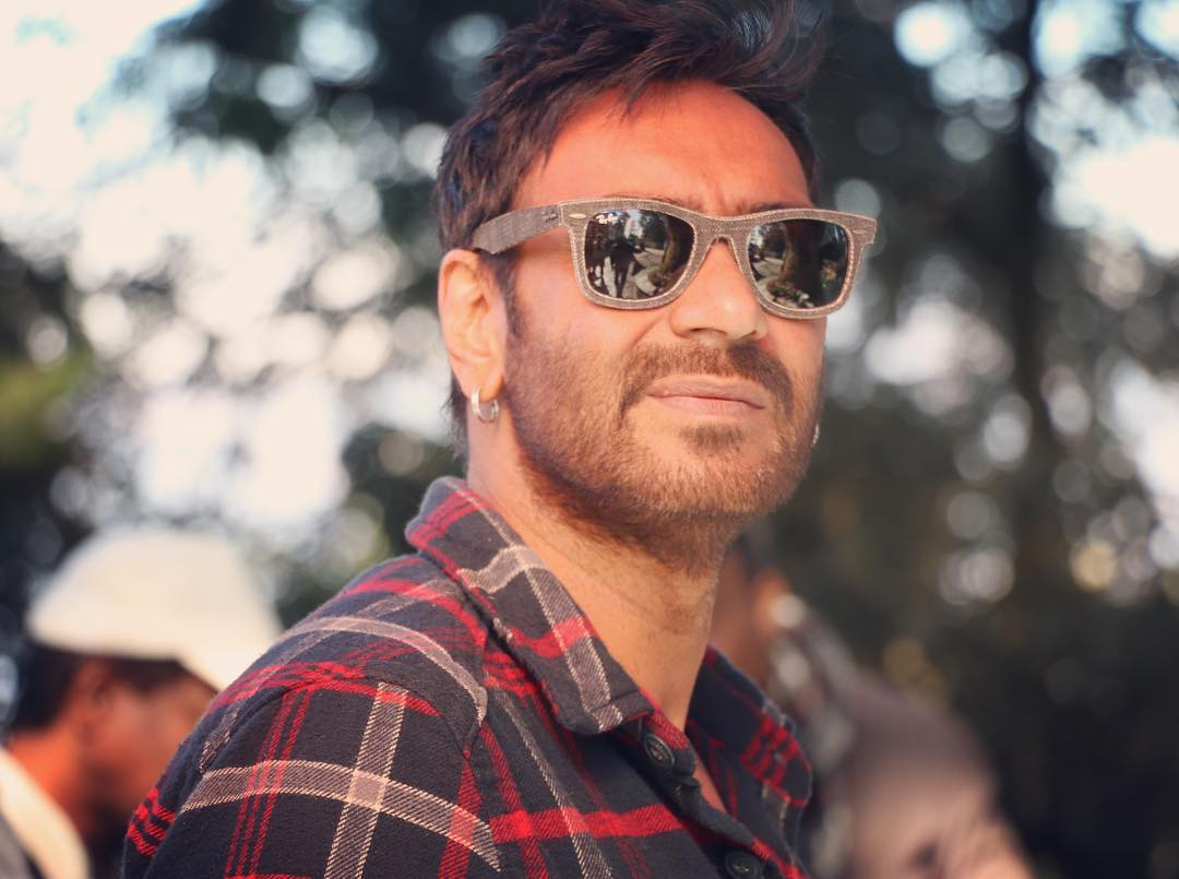 त्यानंतर ‘जिगर’ चित्रपटात त्याची अफलातून अॅक्शन पाहायला मिळाली. करिश्मा कपूरसोबतच्या अजयचा ही चित्रपटही चांगलाच गाजला. त्यानंतर त्याचा आलेख दिवसेंदिवस उंचावतच गेला.