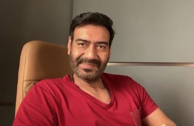या पहिल्या चित्रपटातील अभिनयाबद्दल त्याला पदार्पणातील सर्वोकृष्ट अभिनेता म्हणून फिल्मफेअर पुरस्काराने सन्मानित करण्यात आले होते.