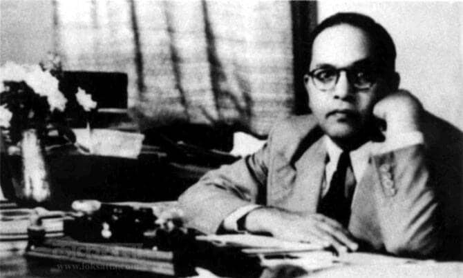 प्रज्ञावंत बाबासाहेबांनी संपादित केलेल्या पदव्या : डॉ. बाबासाहेब आंबेडकरांनी तब्बल ३२ पदव्या घेतल्या होत्या. यामध्ये बीए, एमए, पीएचडी (अर्थशास्त्र), एमएससी (Provincial Decentralization of Imperial Finance in British India), बॅरिस्टर इन लॉ, डीएससी (The Problem of the Rupee – Its origin and its solution), एलएलडी (HIS achievements, Leadership and authoring the constitution of India), डी.लिट. या काही महत्वाच्या पदव्या आहेत.