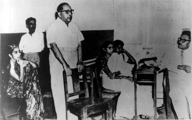डॉ. बाबासाहेब आंबेडकरांच्या गाजलेल्या घोषणा : ‘मी अस्पृश्य जातीत जन्माला आलो, ते माझ्या हाती नव्हते. हिंदू म्हणून मी जन्माला आलो, पण हिंदू म्हणून मरणार नाही’. ‘जे आपला इतिहास विसरतात ते कधीही इतिहास घडवू शकत नाहीत’ ‘शिका, संघटित व्हा, संघर्ष करा’ ‘स्वातंत्र, समता, बंधुता शिकवणाराच धर्म मला प्रिय वाटतो’ ‘जीवन हे मोठे असण्यापेक्षा महान असायला हवे’