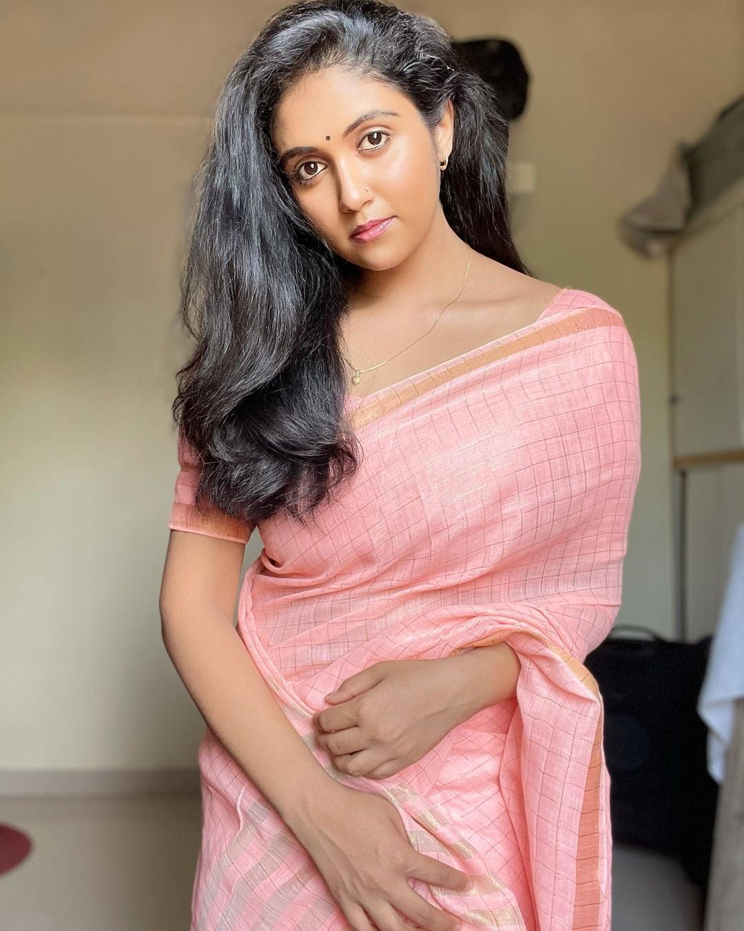 ती तिचे फोटो आणि व्हिडीओ सोशल मीडियावर शेअर करताना दिसते.