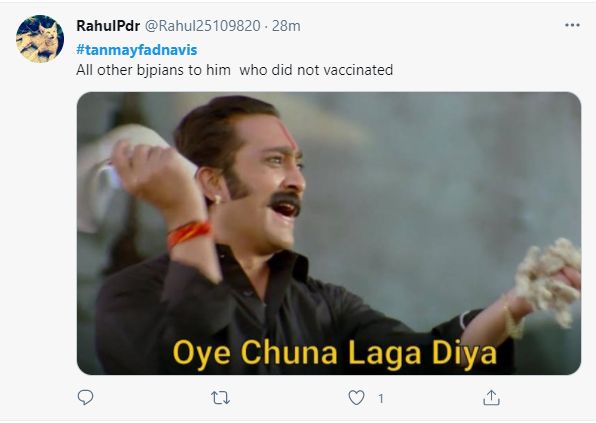 तन्मय फडणवीस विरोधीपक्ष नेते देवेंद्र फडणवीस यांचा पुतण्या, तर माजी मंत्री शोभा फडणवीस यांचा नातू आहे.