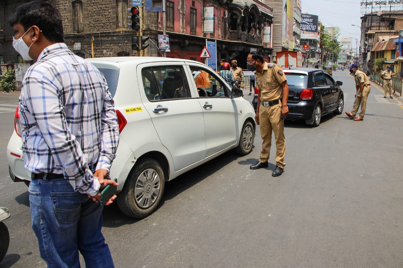 शहरातील महत्त्वाच्या चौकात आणि महत्त्वाच्या ठिकाणी पोलीस बंदोबस्त करण्यात आलेला आहे. (Express photo by Ashish Kale)