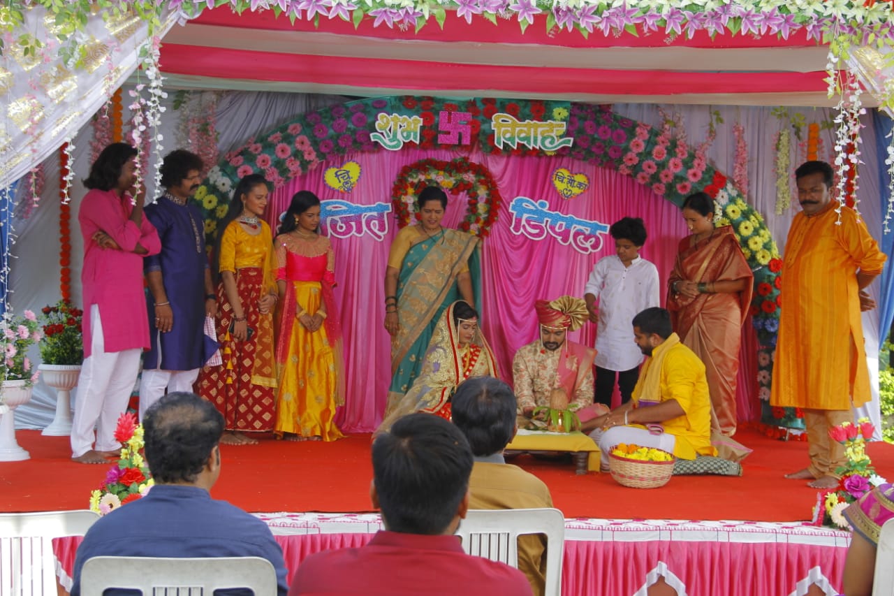 आता जशी या लग्नाची उत्सुकता आहे, तशीच देवीसिंगला अटक कधी होणार? याची देखील उत्सुकता प्रेक्षकांना लागलेय. तसंच डॉक्टरसोबत डिंपललासुद्धा पोलीस ताब्यात घेणार का? असा प्रश्न अनेकांना पडला आहे.