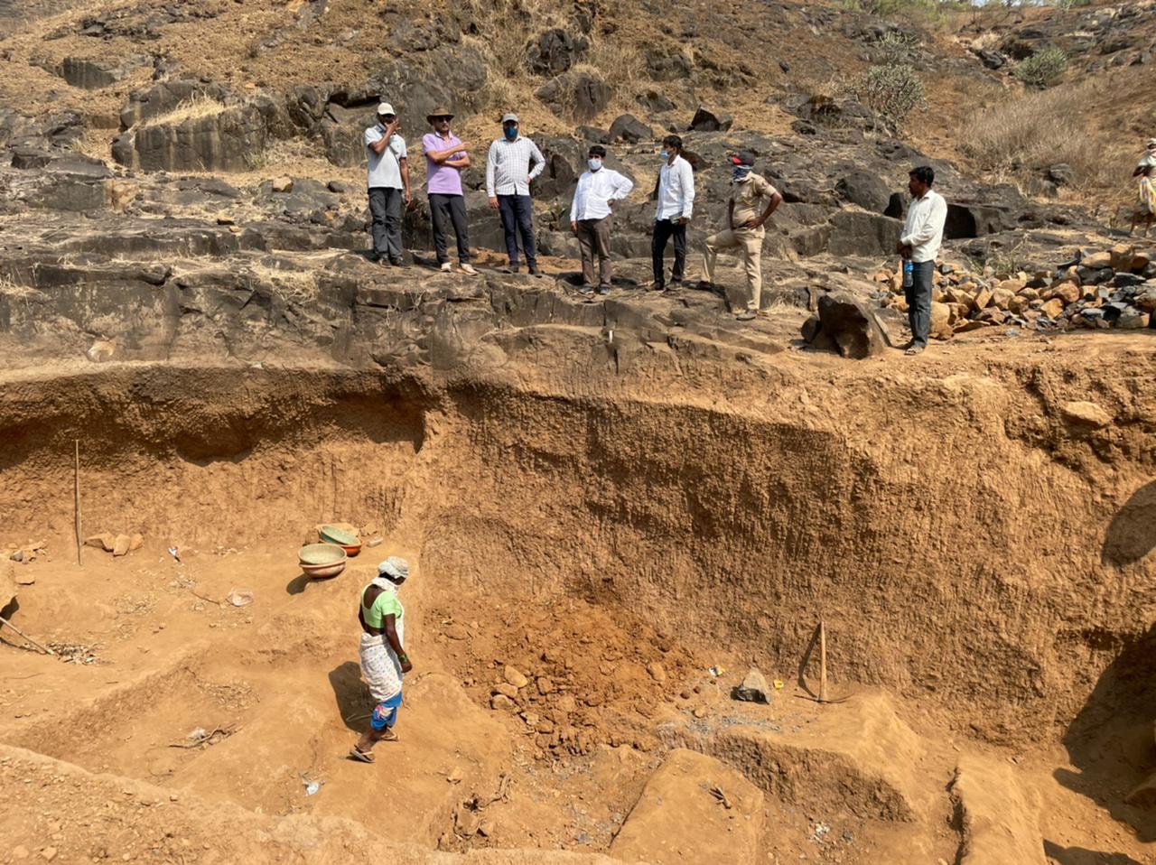 हिरकणी बुरूजाजवळील श्रीगोंदा टाक्याच्या संवर्धनाचे काम प्राधिकरणाच्या वतीने सुरू आहे. यामध्ये पहिल्या टप्प्यात टाकीतील जवळपास पंधरा फूट गाळ काढण्यात आला आहे.