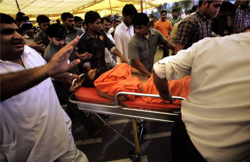 या प्रकरणी केंद्रीय आरोग्यमंत्री हर्ष वर्धन यांनी योगगुरु रामदेवबाबा यांना पत्र लिहून वक्तव्य मागे घेण्यास सांगितले होते. त्यानंतर रामदेवबाबांनी माफीनामा सादर केला. जरी माफी मागून हे प्रकरण शांत झाले असले तरी यापुर्वी रामदेवबाबा आणि त्यांचे सहयोगी आचार्य बालकृष्ण यांनी अ‍ॅलोपॅथीचा आश्रय घेतला होता. (Express Archive Photo)