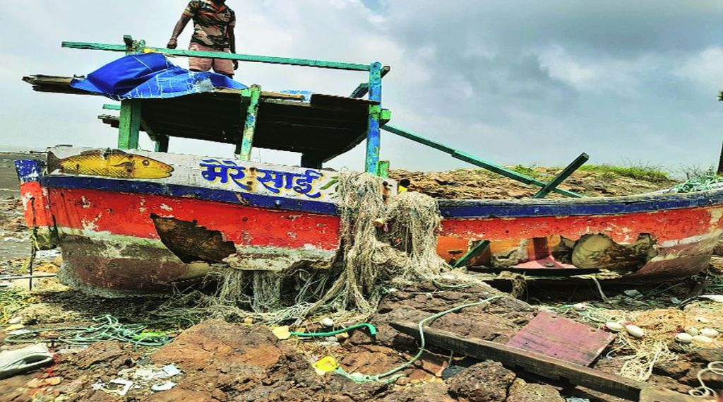 मच्छीमारांचे दुहेरी नुकसान