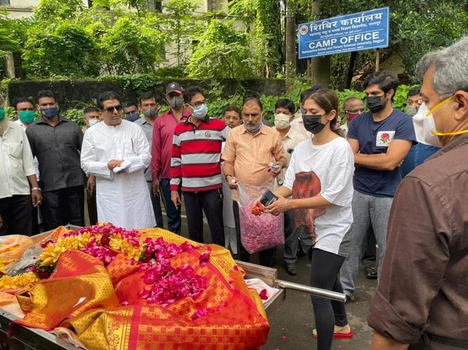 MNS, Raj Thackeray, James, Raj Thackeray Dog Funeral,