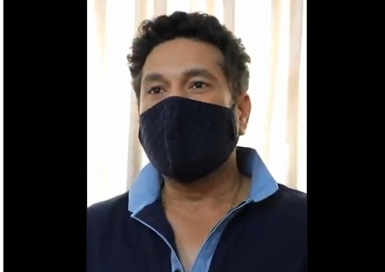 sachin tendulkar spotted donating blood outside his house