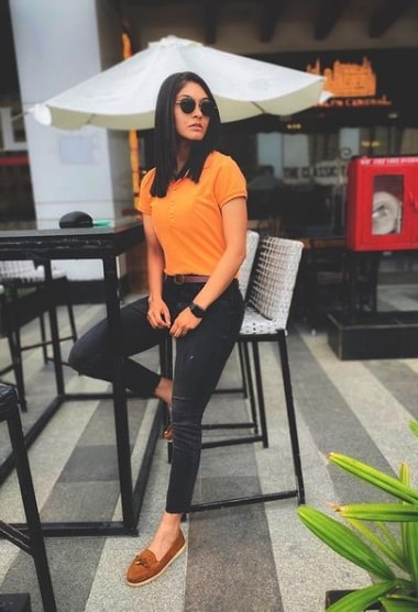 Indian female cricketer harleen deol beats the biggest actress in beauty
