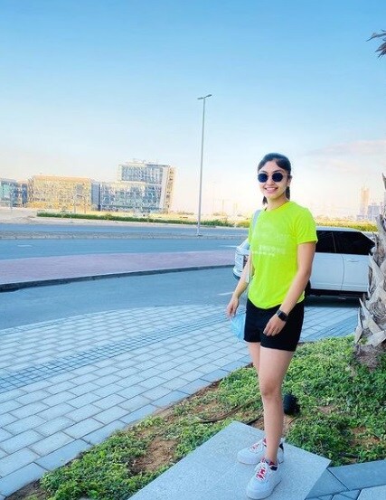 Indian female cricketer harleen deol beats the biggest actress in beauty