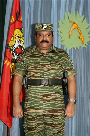 2006 सालामध्ये श्रीलंकेच्या सैन्याने केलेल्या हल्ल्यात एलटीटीई प्रमुख प्रभाकरनचा मृत्यू झाला होता. श्रीलंका सैनाच्या हातूनच प्रभाकरनचा मुलागा चार्ल्स अँथनी याचा मृत्यू झाला. 'फॅमिली मॅन-२' मध्ये महत्वाचं पात्र असलेल्या भास्करनची भूमिका प्रभाकरनशी प्रेरित असल्याच्या चर्चा आहेत. (photo-Reuters)