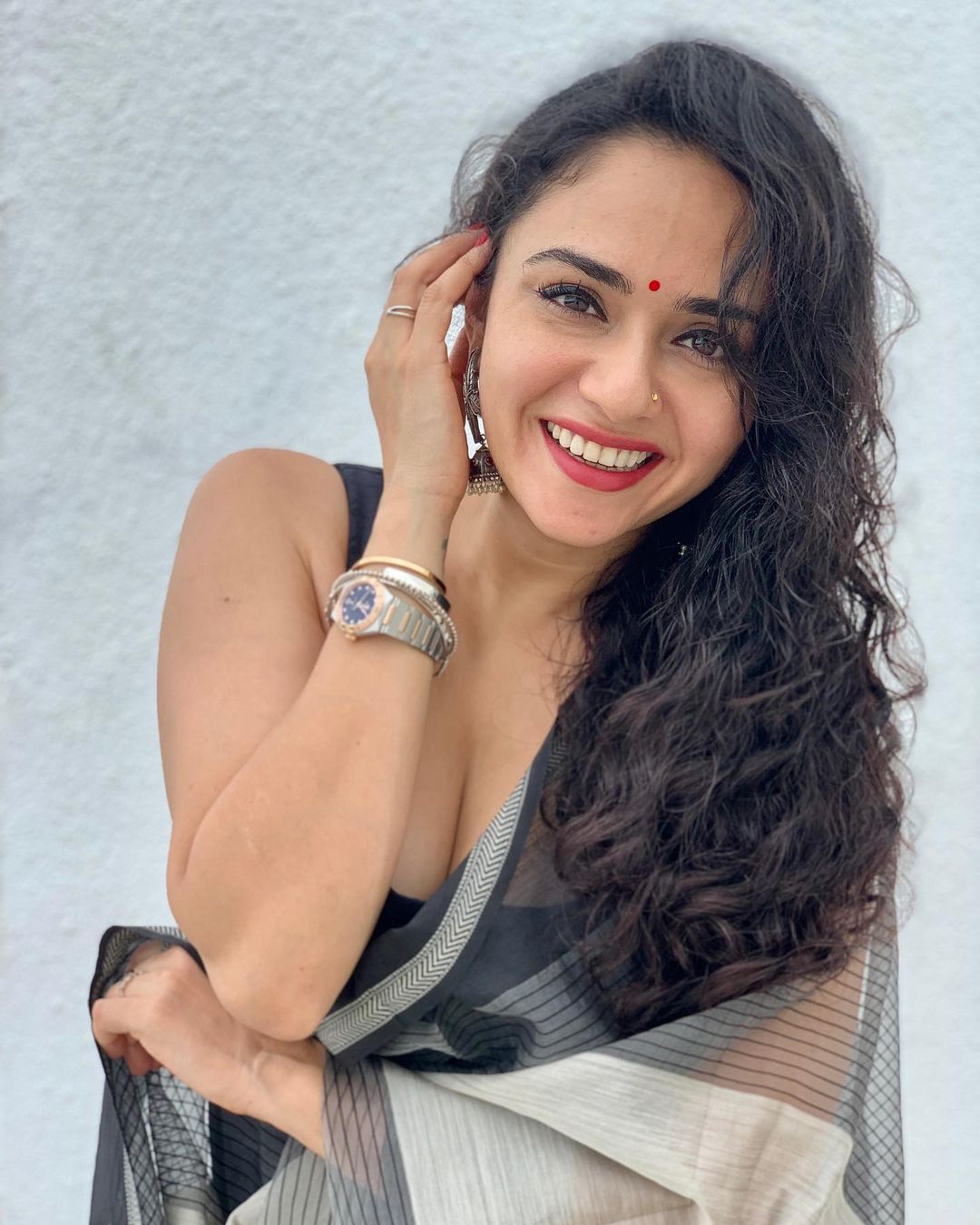 amruta khanvilkar instagram photos