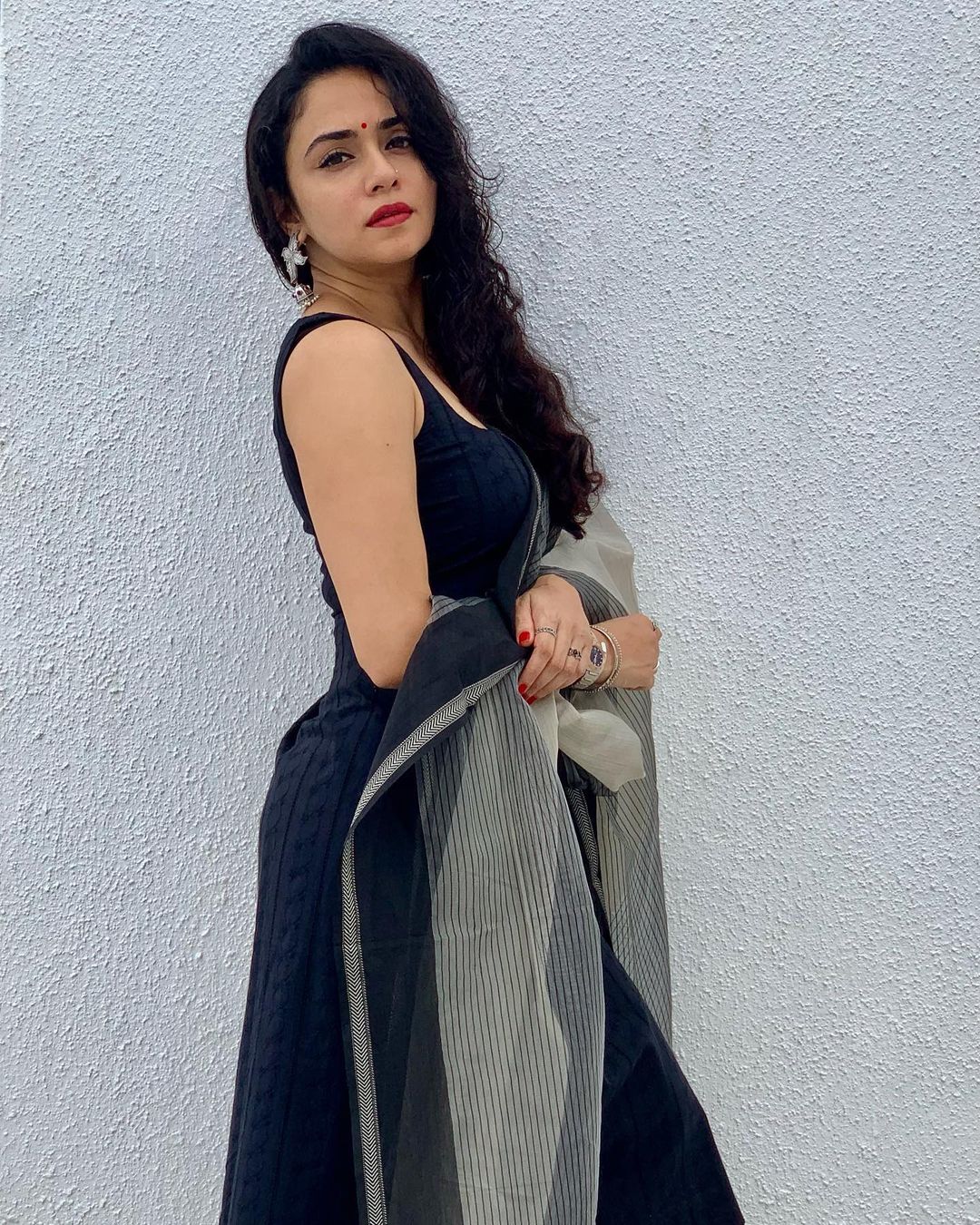 amruta khanvilkar instagram photos