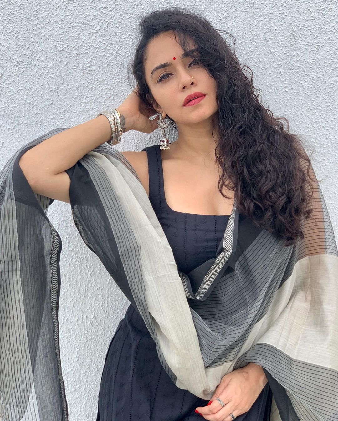 amruta khanvilkar instagram photos