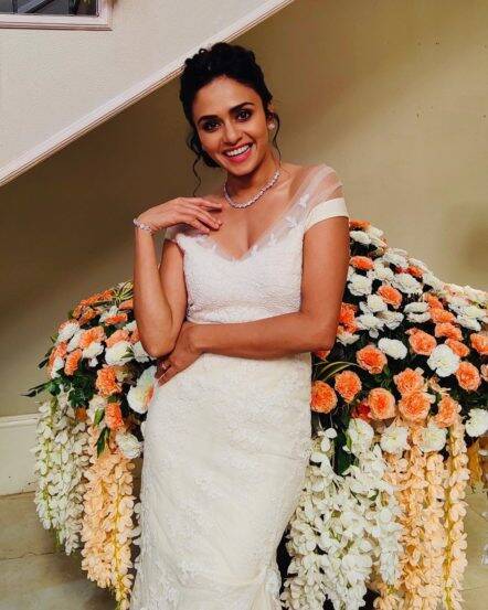 amruta khanvilkar instagram photos