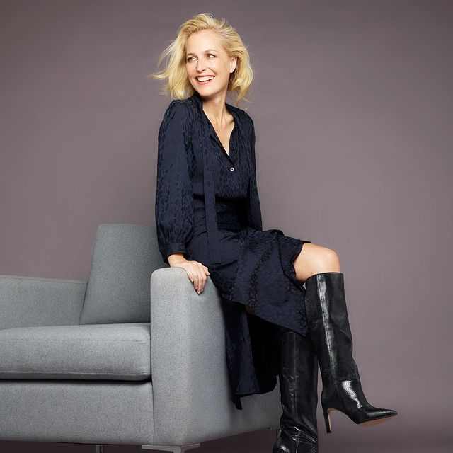Gillian Anderson, undergarment, Lia Toby, sports bras, Sex Education, hemangi kavi, hemangi kavi bra boobs post,