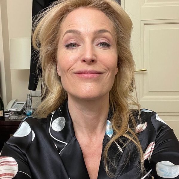 Gillian Anderson, undergarment, Lia Toby, sports bras, Sex Education, hemangi kavi, hemangi kavi bra boobs post,