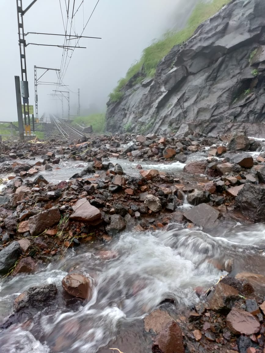 Maharashtra Heavy Rain Karjat to Lonavala Train Landslides Hits