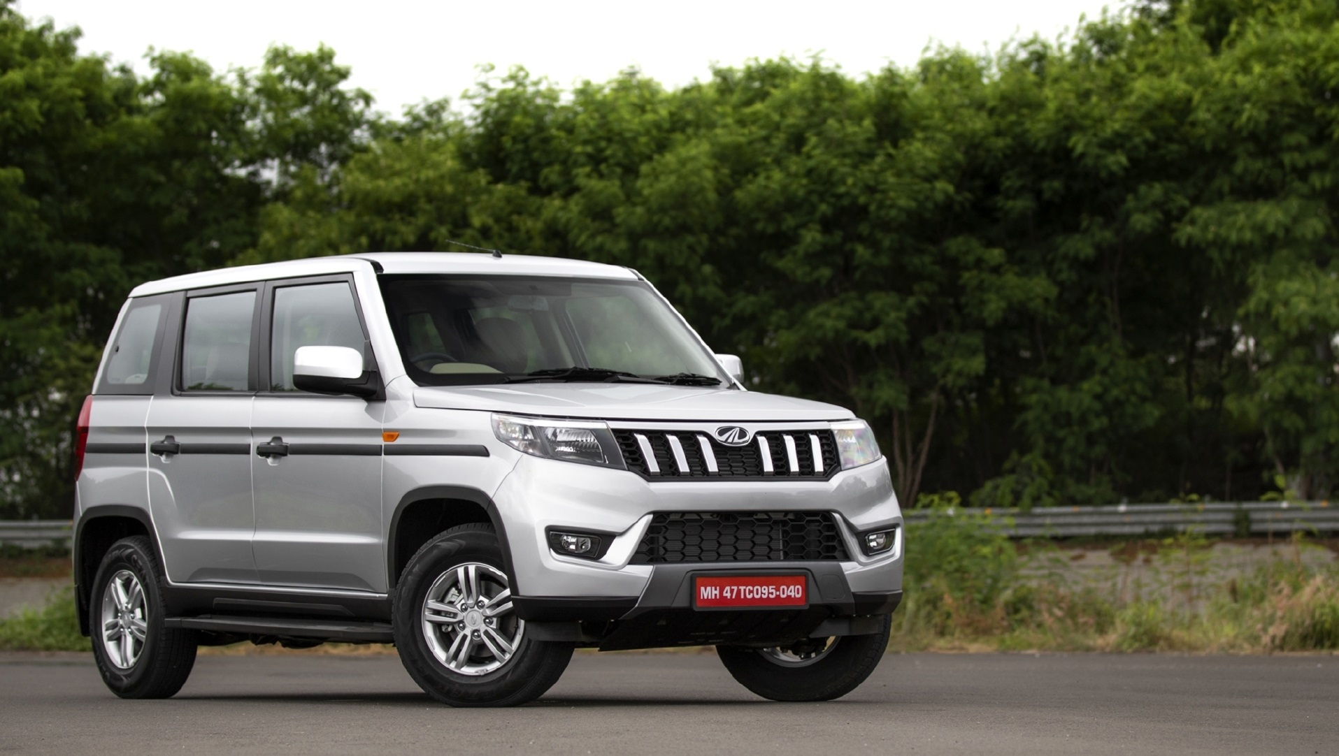 Mahindra Bolero Neo 7 seater SUV Interiors Features Price