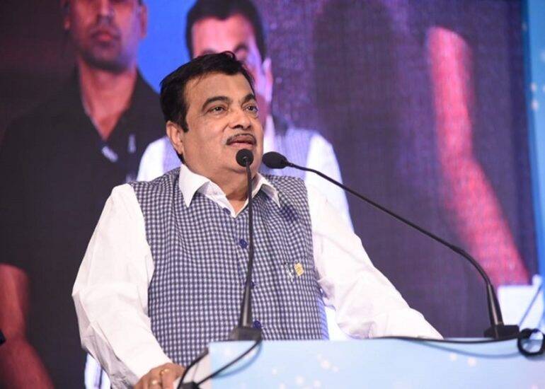 नितीन गडकरी- केंद्रीय रस्ते वाहतूक आणि महामार्ग मंत्री नितीन गडकरी यांची एकूण मालमत्ता 6 कोटींपेक्षा जास्त आहे. (Image: PTI)