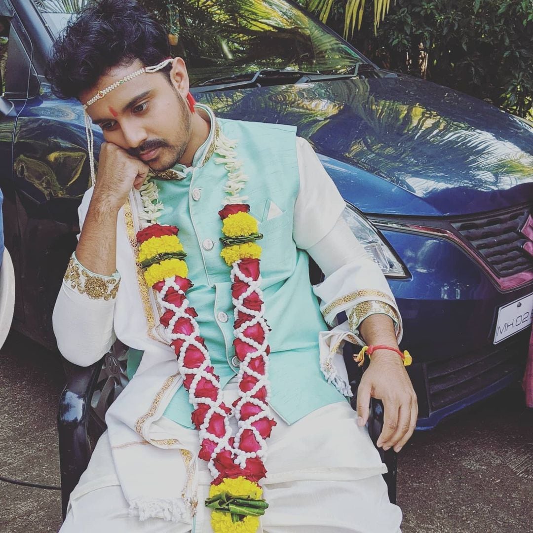 Virajas Kulkarni Majha Hoshil Na instagram photo with funny caption