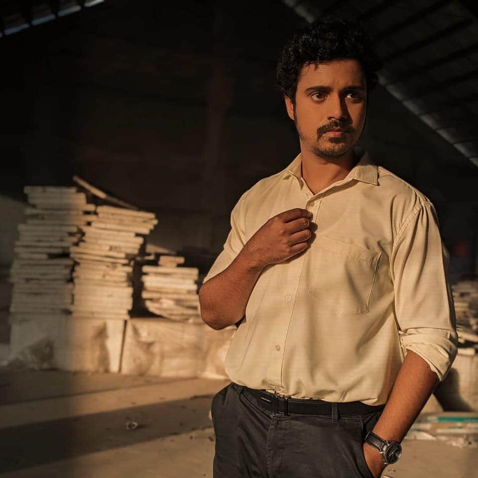 Virajas Kulkarni Majha Hoshil Na instagram photo with funny caption
