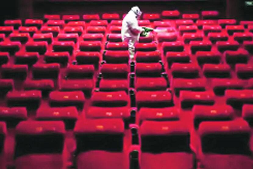 करोना पॉझिटिव्हिटी रेट कमी असलेल्या २५ जिल्ह्यांमध्ये थिएटर, सिनेमा हॉल सुरु करण्यास परवानगी देण्यात येऊ शकते